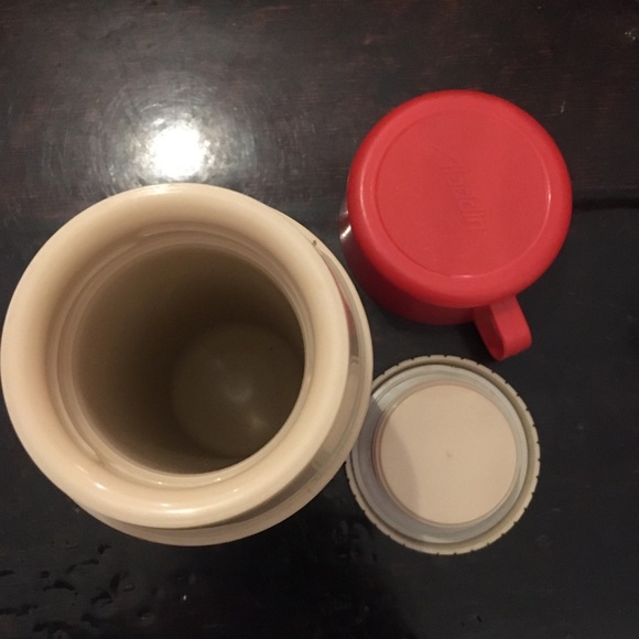 Vintage Raggedy Ann and Andy thermos. - Picture 5 of 5